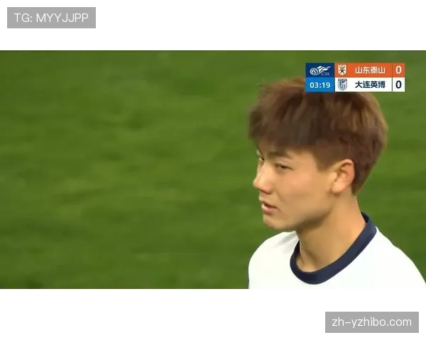 大连英博马莱莱梅开二度后跪地庆祝，帮助球队爆冷击败山东泰山